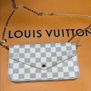 Felicie pochette Damier Azur in white with pink
